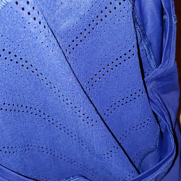 Under armour top - Picture 6 of 6